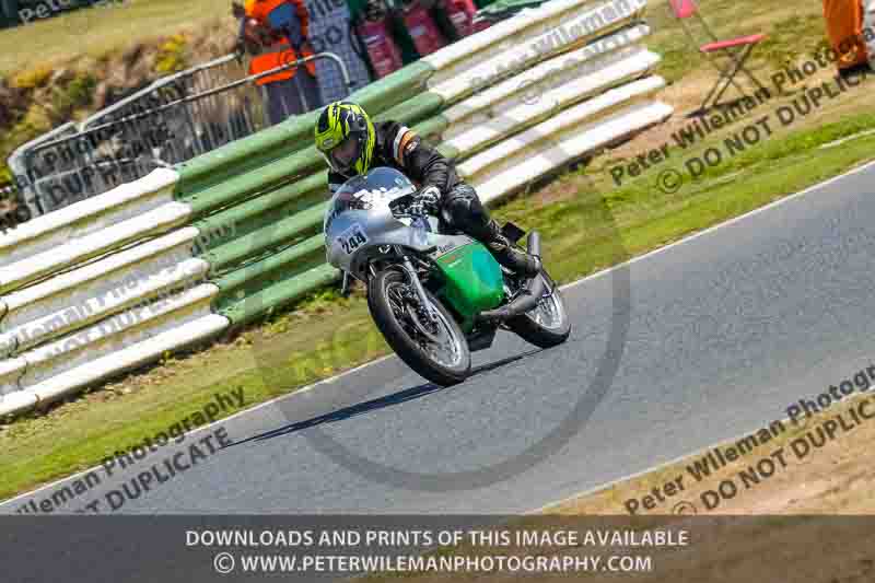 Vintage motorcycle club;eventdigitalimages;mallory park;mallory park trackday photographs;no limits trackdays;peter wileman photography;trackday digital images;trackday photos;vmcc festival 1000 bikes photographs